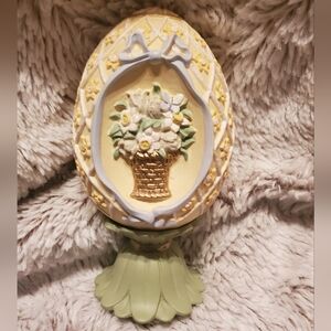 Vintage Avon "Seasons Treasures Egg Collection" Floral Bouquet porcelain Easter